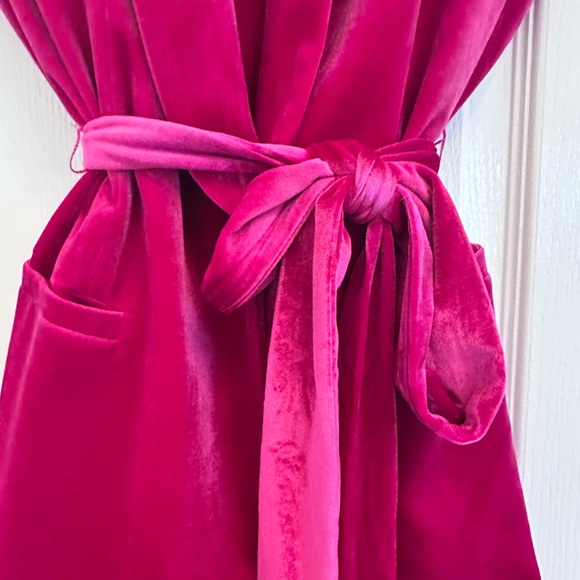 🩷Valentines Day❤️Pink velvet pant suit size medium. Skies are blue. - Picture 3 of 16